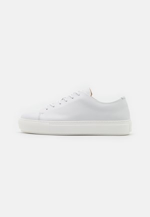 Sneakers - white