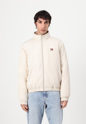 Tommy Jeans TJM ESSENTIAL PADDED - Light jacket - desert sand dune