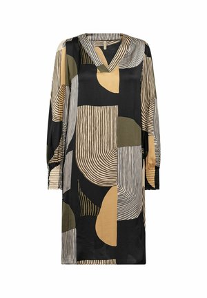 Satijnen jurk met een V-hals, lange mouwen, zwarte basis en abstracte vormen in crème, groen en bruin. Bevat gestreepte en kromlijnige patronen.