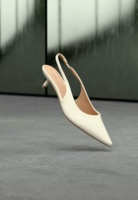 Δεν επιλέχθηκε, off white