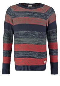 Pull en maille rayé avec bandes horizontales bleu marine, rouge et gris, avec col rond et poignets et ourlet côtelés.