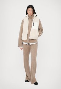 Tory Burch Strukirani kaput - ivory