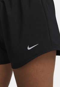 Nike Performance Pantalón corto de deporte - black