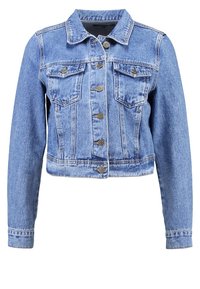 Ljusblå denimjacka med en cropped design, knappstängning fram, två bröstfickor och långa ärmar med knäppta manschetter.