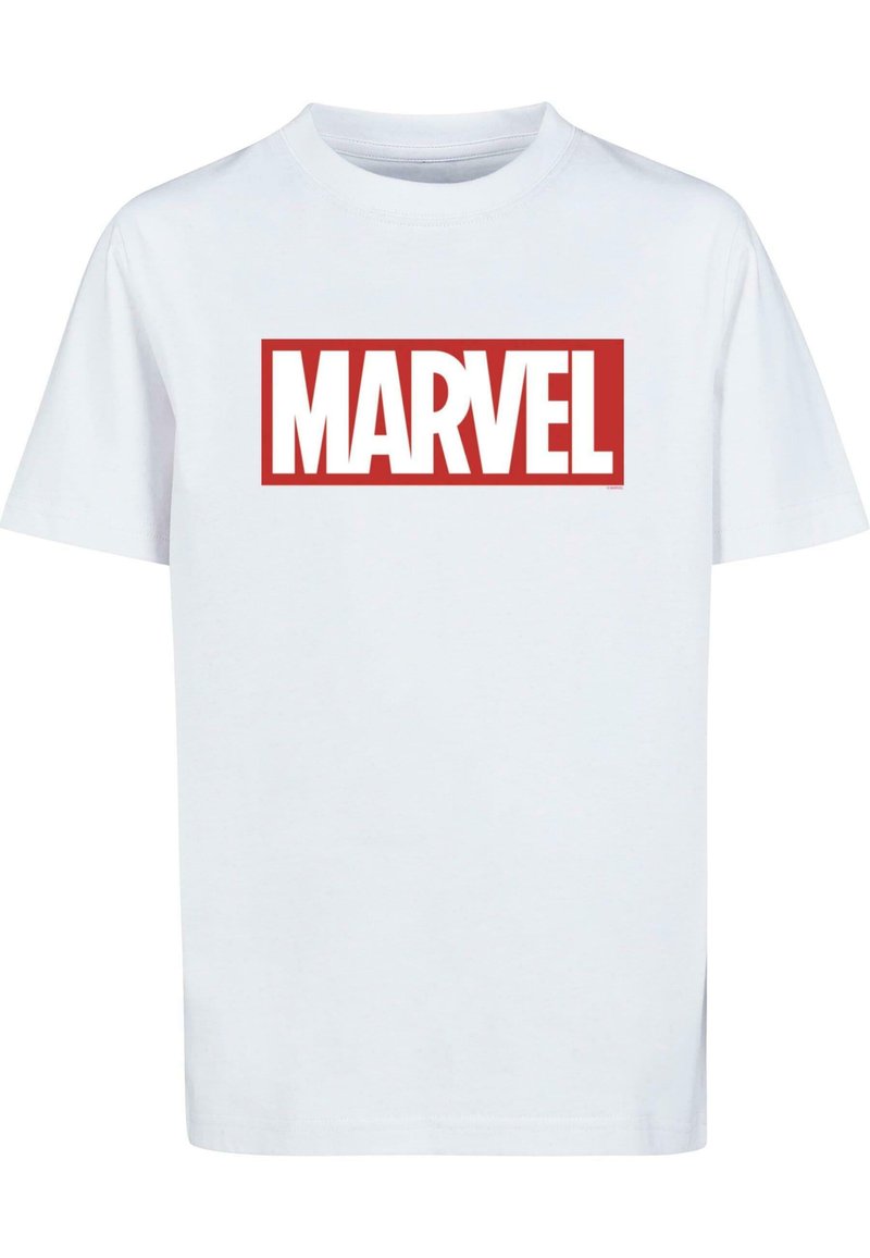Baltas medvilnės marškinėliai su dideliu raudonu stačiakampiu ir užrašu "MARVEL" ryškiai baltais rašmenimis. Apvalus kaklo iškirpimas, trumpomis rankovėmis.
