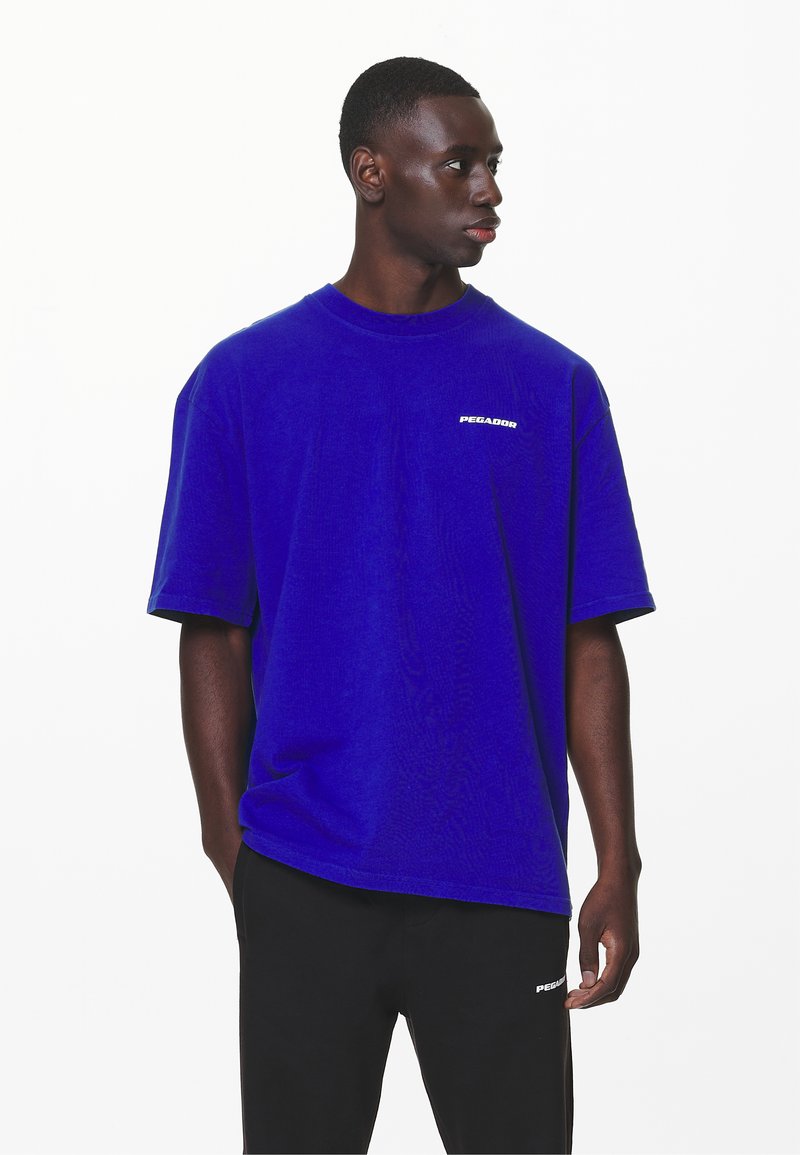Pegador LOGO TEE - Pamata T-krekls - washed endless blue