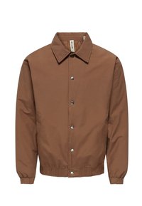 Braune, leichte Jacke mit Kragen, Druckknopfleiste vorne, elastischen Bündchen und Saum. Glatte Textur, minimalistisches Design, keine sichtbaren Muster.