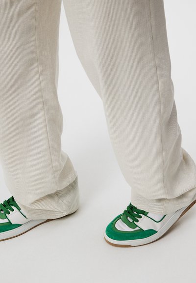 J.LINDEBERG NOAH WIDE - Trousers - 1679 safari beige