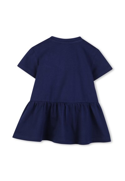Robe en coton bleu marine à manches courtes, avec une jupe froncée. Encolure ronde simple et texture lisse.