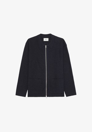 Navy blauwe zip-up jas van gestructureerde stof, met een puntige kraag, twee voorzakken en een recht model.