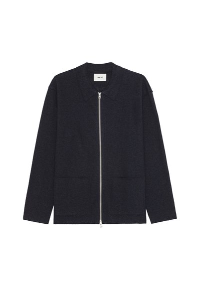 Navy blauwe zip-up jas van gestructureerde stof, met een puntige kraag, twee voorzakken en een recht model.