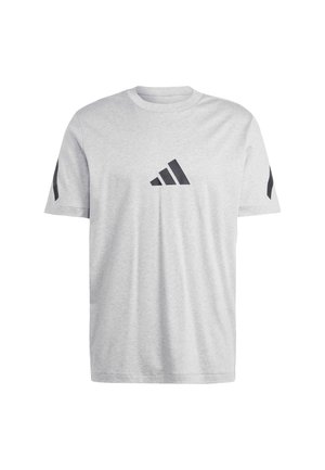 T-shirt gris à manches courtes en tissu mélangé coton. Il présente un logo noir sur la poitrine et des accents noirs sur les manches.