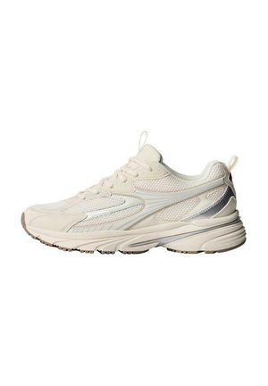 Scarpa da ginnastica color crema con tomaia in rete, design curvo, dettagli argento e suola testurizzata per una maggiore trazione. Include lacci e linguetta sul tallone.