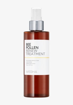 Ruskea suihkepullo, jossa on Misshan "Bee Pollen Renew Treatment" -etiketti, suunniteltu ihon uudelleenrakentamiseen ja kosteuttamiseen, 150 ml.