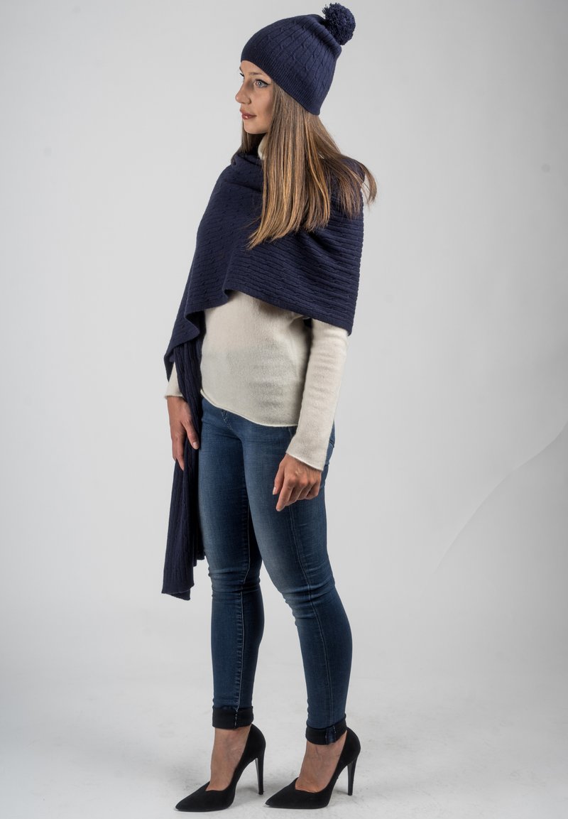 Bonnet En Maille Anglaise Dalle Piane Cashmere - Chaleur Et Style Made In Italy