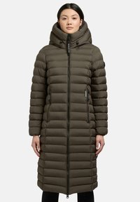 Padded long coat in olive green with a high collar and adjustable hood, featuring vertical seams, front zipper, and side pockets.