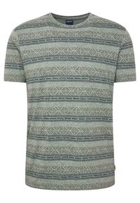 Koszulka z krótkim rękawem w jasnym zielonym kolorze z poziomymi, ciemnozielonymi i brązowymi wzorami geometrycznymi. Posiada okrągły dekolt i prosty dół.