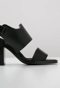 Zign Korolliset sandaalit - black
