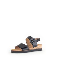 Zwarte leren sandaal met kurken accenten, voorzien van twee brede banden, een slingback met een gesp en een lage wigzool. Glad oppervlak.