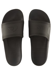 Svart glidsandaler med flat såle, brede stropper, teksturert overflate og et subtilt logo på den øverste stroppen.