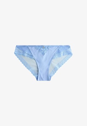 Sous-vêtement en dentelle bleu clair pour femme avec panneaux latéraux en mesh et bords festonnés, présenté à plat sur un fond blanc.