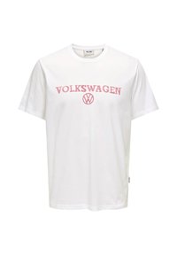 Camiseta de cuello redondo y manga corta blanca con texto y logo de "VOLKSWAGEN" en color rosa centrado en el pecho.