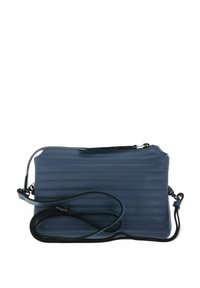 Sac bandoulière en cuir bleu texturé avec fermeture éclair et sangle ajustable, présentant des accents de surpiqûres horizontales.