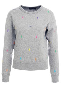 Sudadera gris claro de manga larga, con cuello redondo y logotipos bordados en varios colores de Polo Ralph Lauren dispersos por la tela.