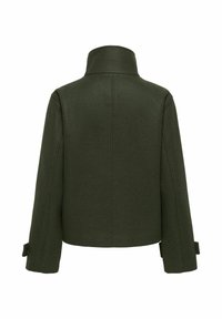 Veste en laine vert foncé vue de dos, avec un col montant, des manches longues et des détails de sangle réglables aux poignets.