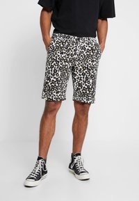 Urban Classics STRETCH - Shortsit - white leo