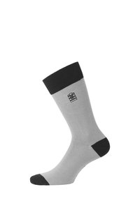 Chaussette en coton grise avec un bord côtelé noir, un embout et un talon renforcés ; arbore un petit logo sur le côté.