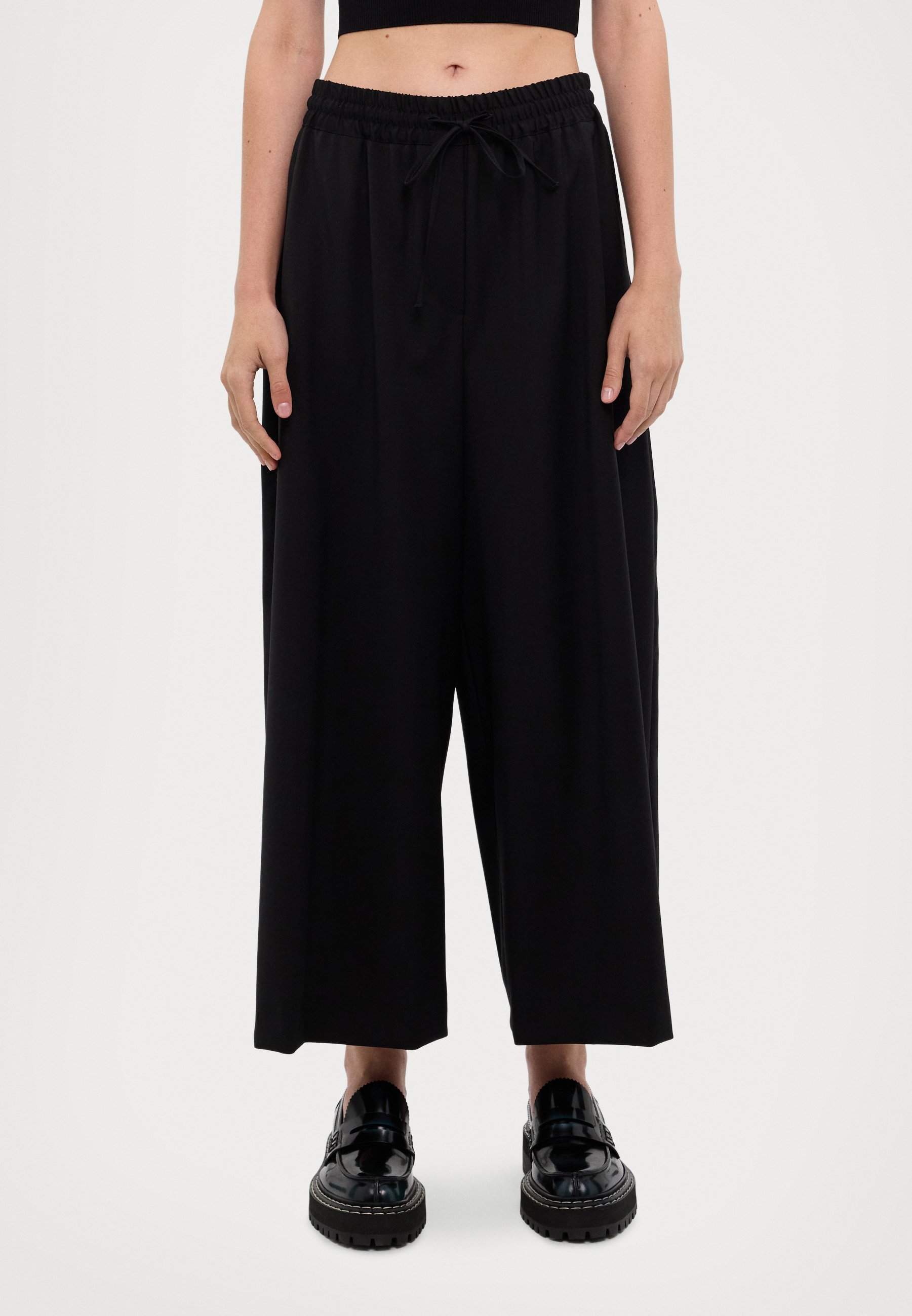 パンツ Weekend Max Mara Black wool Elmo wide-leg pant Weekend Max Mara Black Wool Elmo Wide Leg Pant – LOZURI®