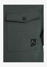 Seleccionado, dark grey