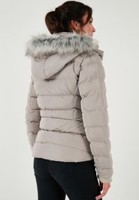 LELA REGULAR FIT - Zimska jakna - ecru