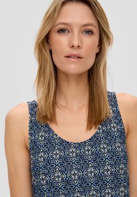s.Oliver MIT PLISSEEFALTEN - Haljina od žerseja - tiefblau