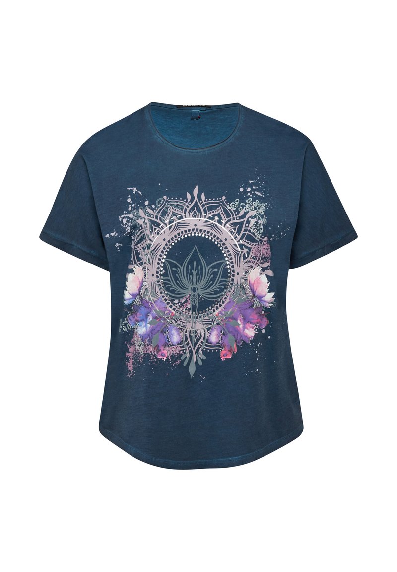 Marineblaues kurzärmeliges T-Shirt mit rundem Ausschnitt, das ein zentrales Mandala mit einer Lotusblume zeigt, umgeben von rosa und violetten Blumenakzenten.
