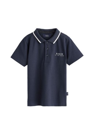 Granatowa koszulka polo z białym obszyciem na kołnierzu i białym haftowanym logo "Baker by Ted Baker" na piersi.