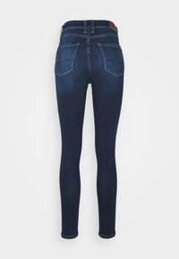 Smala jeans i mörkblå denim med en slät yta, med hög midja, två bakfickor och ett lädermärke vid midjan.
