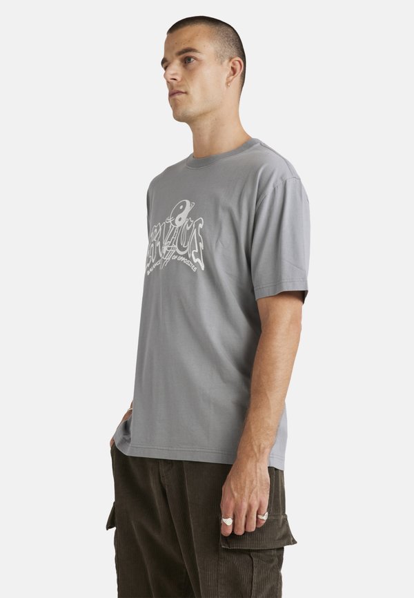 SPUN OUT  - Print T-shirt4