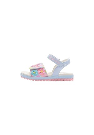 Sandalo per bambini azzurro chiaro e rosa con ricamo floreale, cinturini in velcro e suola rosa testurizzata.