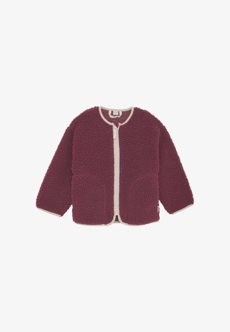 Veste en polaire bordeaux avec fermeture éclair frontale, col rond, bordure crème, deux grandes poches et surface texturée pour plus de chaleur.