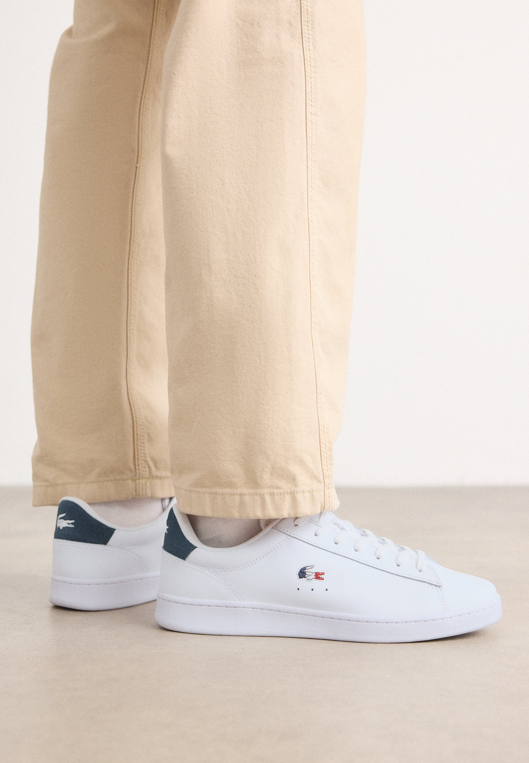 Lacoste CARNABY SET 224 - Sneaker low - blanc/marine/rouge/weiß