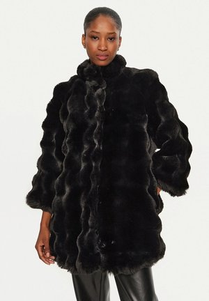 Armani Exchange Cappotto corto - uc001