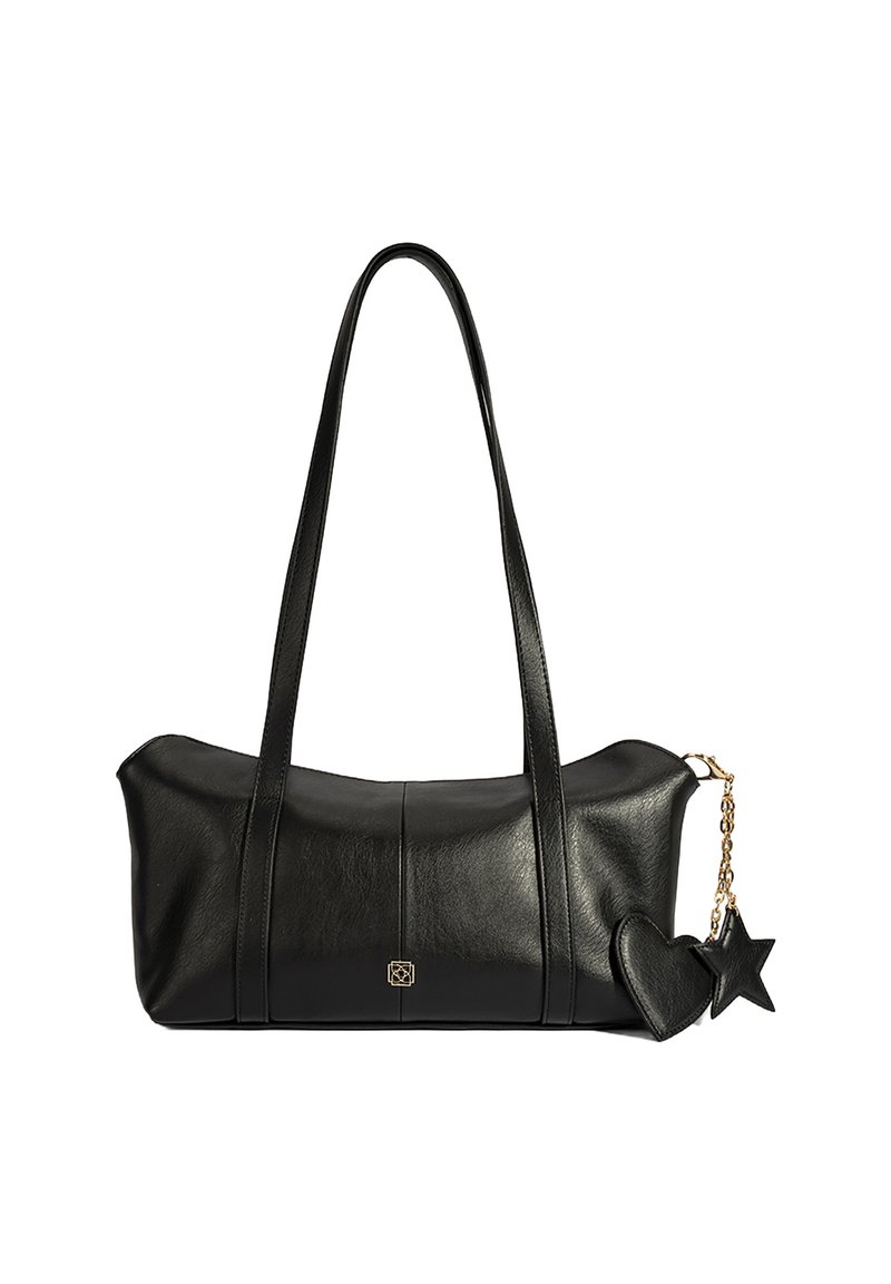 Zwarte leren handtas met een gladde textuur, gestructureerde vorm, dubbele handvaten en gouden accenten. Voorzien van een hart- en stercharme.