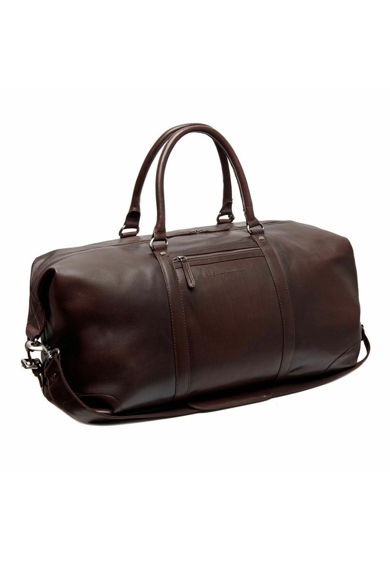 Sac de voyage en cuir brun avec anses supérieures doubles, sangle ajustable, texture lisse, compartiment principal zippé et poche avant.