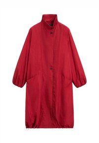 Rote, leichte Oberbekleidung mit hohem Kragen, Knopfverschluss und Ballonärmeln; ausgestattet mit tiefen Seitentaschen und einem gerafften Saum.