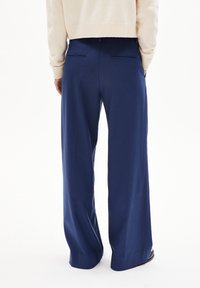 ARMEDANGELS LEANDRAA - Broek - faded indigo