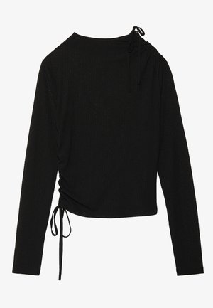 Μαύρο μπλουζάκι με μακριά μανίκια και ραμμένο σχέδιο, στρογγυλή λαιμόκοψη και πλευρικούς κορδόνους για ρύθμιση. Διαθέτει πτυχωτή λεπτομέρεια στον ώμο.