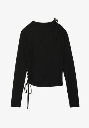 Μαύρο μπλουζάκι με μακριά μανίκια και ραμμένο σχέδιο, στρογγυλή λαιμόκοψη και πλευρικούς κορδόνους για ρύθμιση. Διαθέτει πτυχωτή λεπτομέρεια στον ώμο.