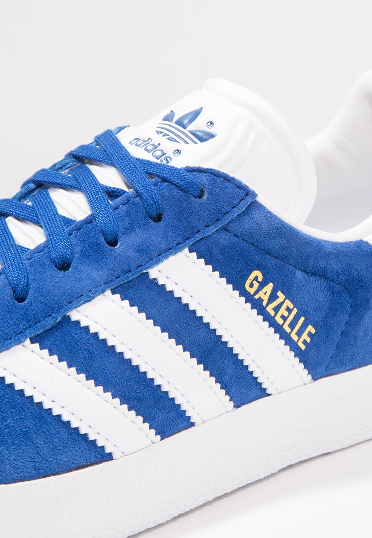 adidas Originals GAZELLE UNISEX - Trainers - collegiate royal/white/gold  metallic/blue - Zalando
